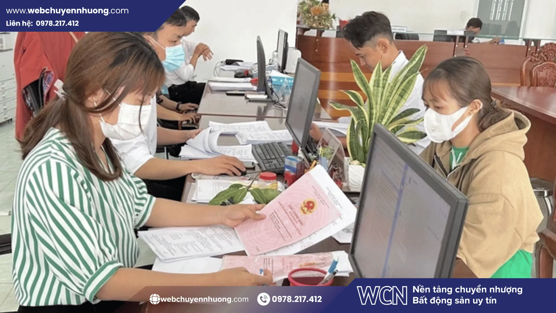 Xác minh rõ người bán và quyền chuyển nhượng hợp pháp, vì giao dịch qua trung gian hoặc có tranh chấp dễ khiến rủi ro phát sinh và quyền sở hữu không được đảm bảo.